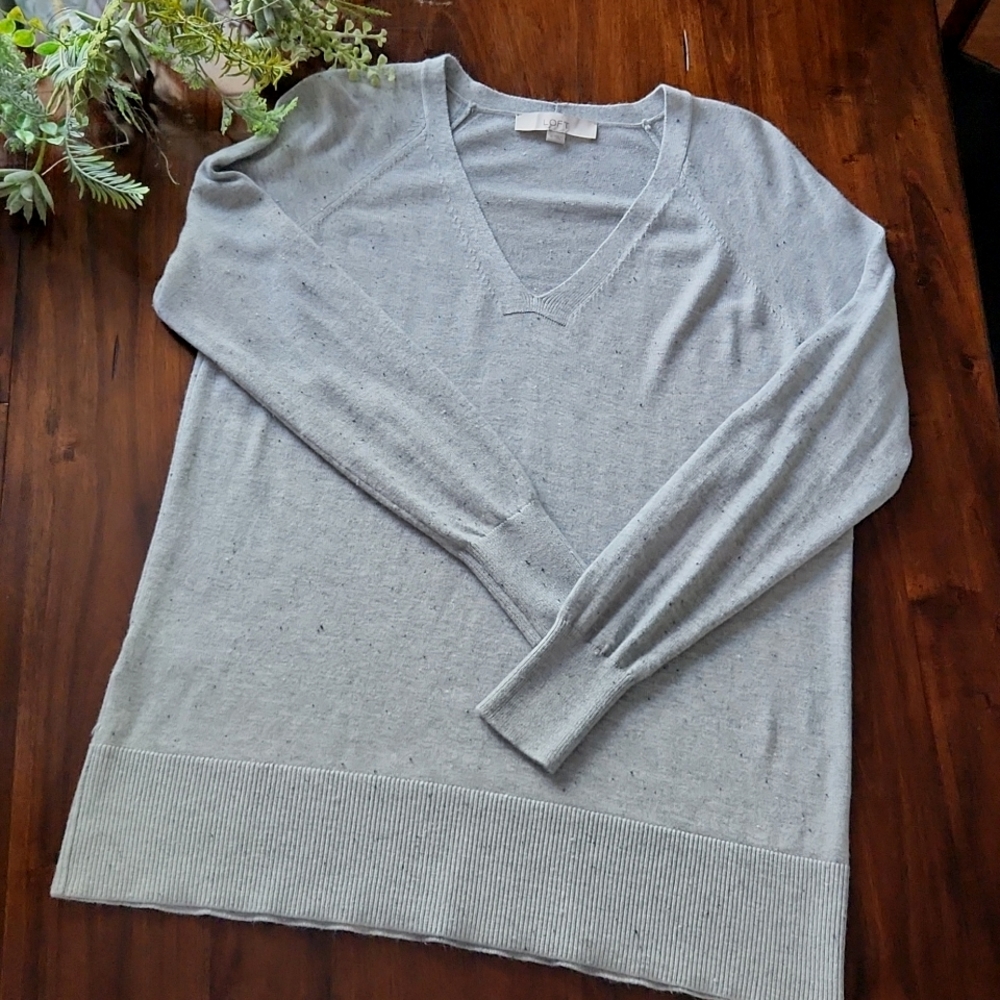 Women's Loft V-Neck Longsleeve Gray Lightweight Sweater